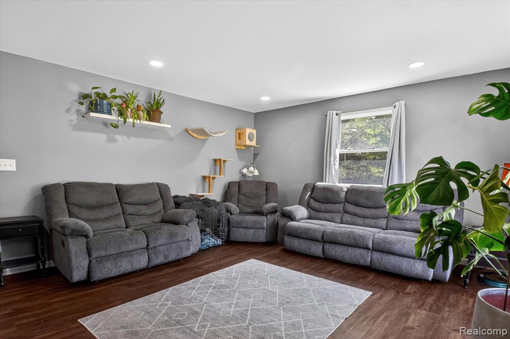 3660 Keewahdin Road, Fort Gratiot, MI 48059 — Photo 9