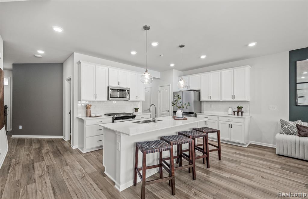 5545 E SPANIEL Drive, Ann Arbor, MI 48108 — Photo 6