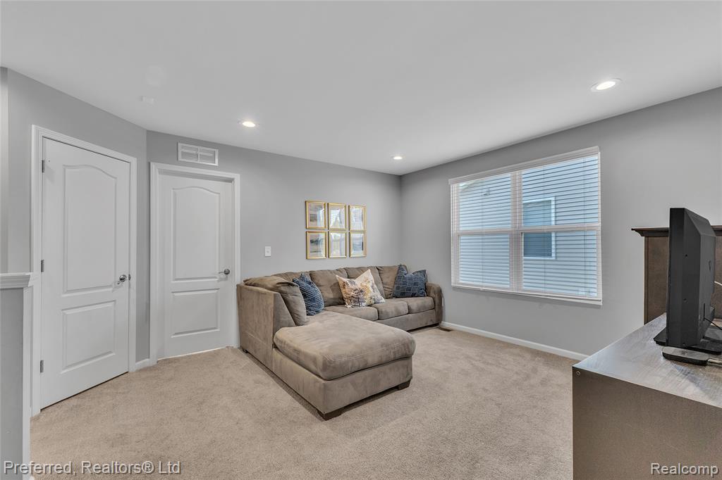 49720 Shoreline Drive, Canton, MI 48187 — Photo 36