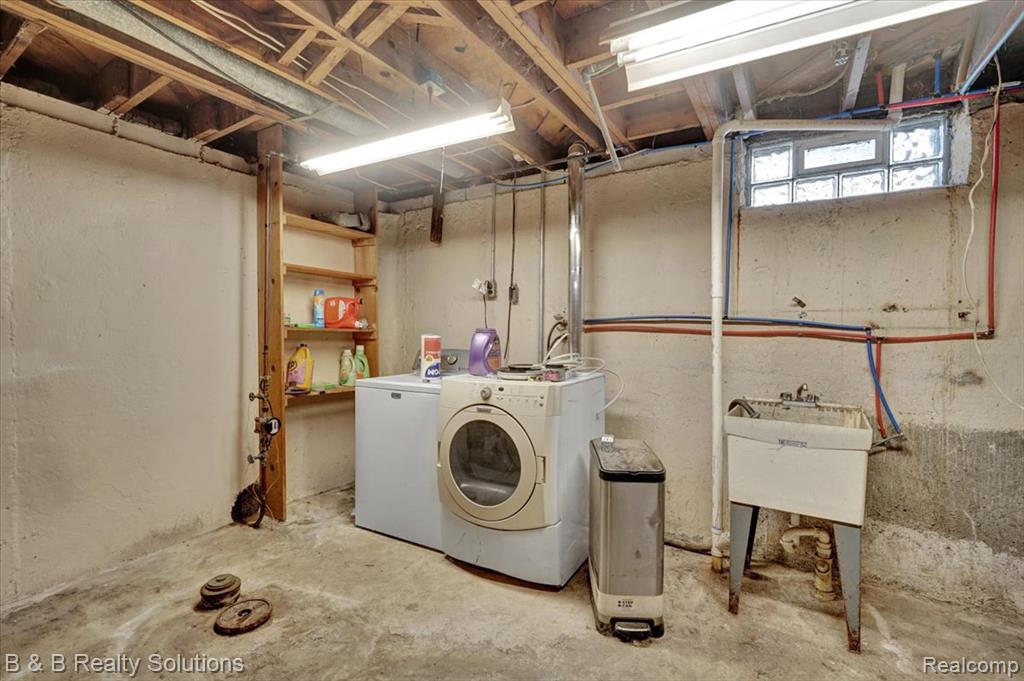 61 E Longfellow Avenue, Pontiac, MI 48340 — Photo 18