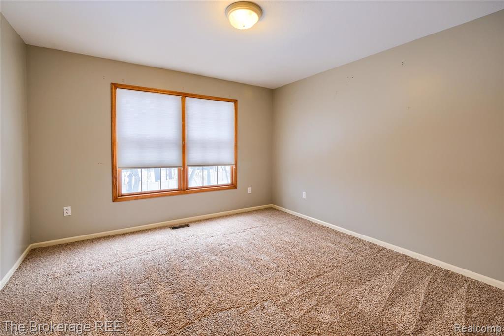 5475 Woodfield Parkway, Grand Blanc, MI 48439 — Photo 73