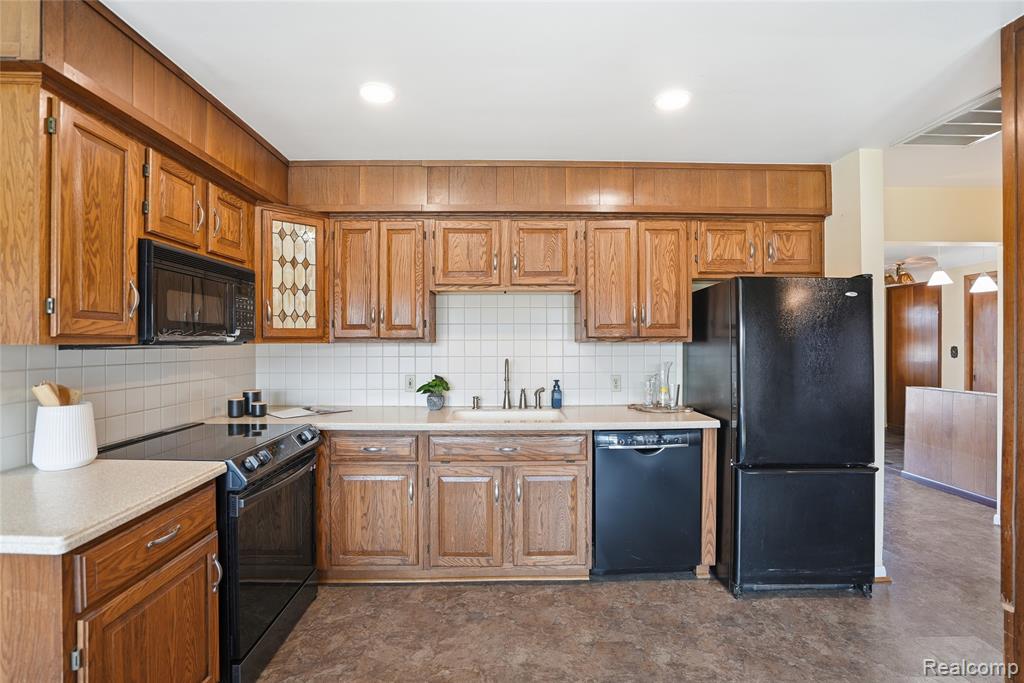 49750 Nautical Drive, Chesterfield, MI 48047 — Photo 9