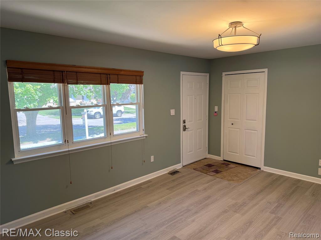 429 Cambridge Avenue, South Lyon, MI 48178 — Photo 6