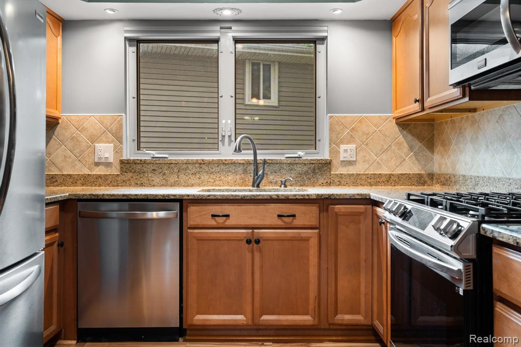 44089 Harsdale Drive, Canton, MI 48187 — Photo 28