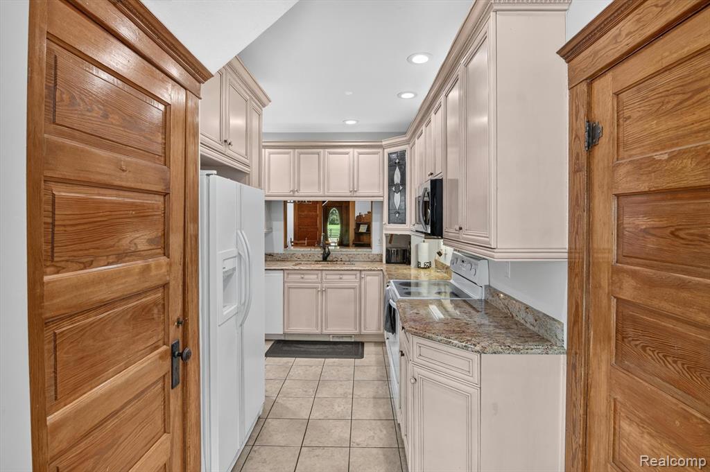 315 E Michigan Avenue, Saline, MI 48176 — Photo 17