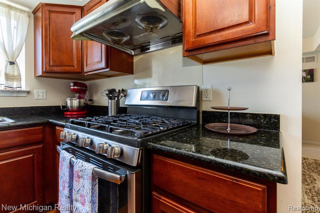 4898 WINDANCER Drive, Ypsilanti, MI 48197 — Photo 13