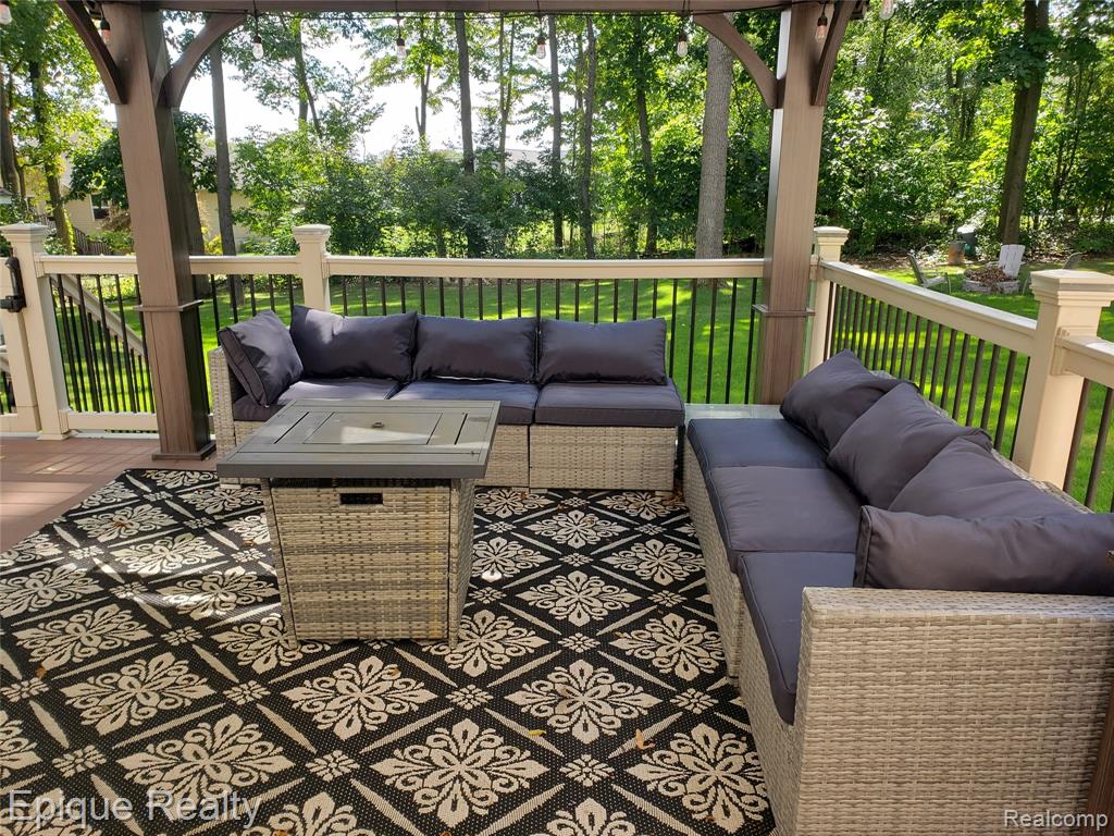 9446 Fair Oaks Drive, Goodrich Vlg, MI — Photo 4
