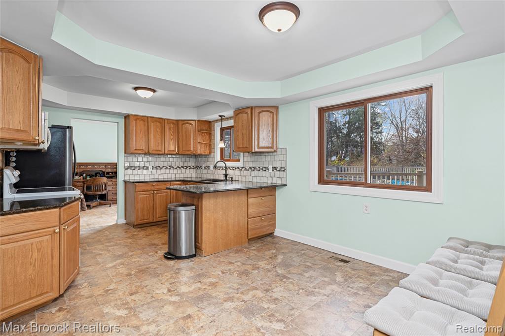 6335 Thorneycroft Drive, Shelby Twp, MI 48316 — Photo 15