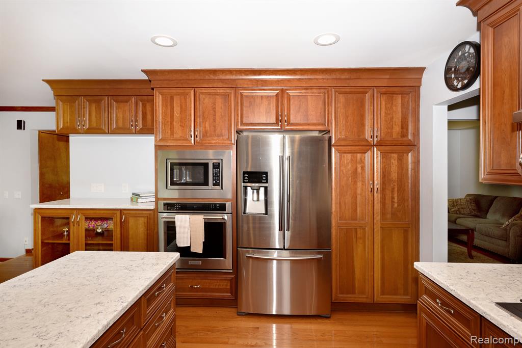 6186 Smithfield Drive, Troy, MI 48085 — Photo 10