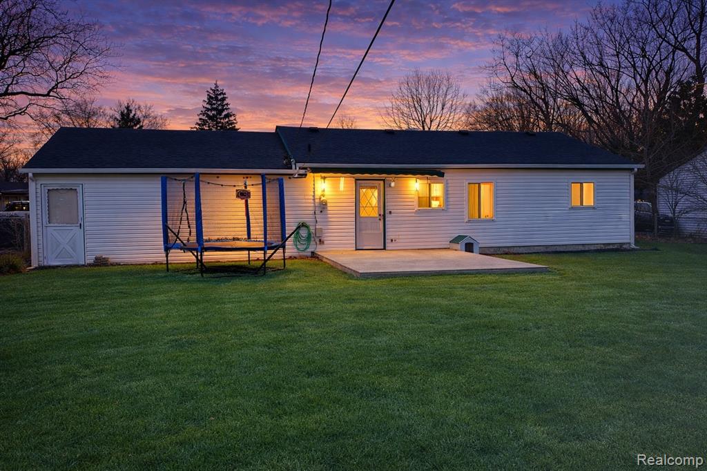 6101 Woodsdale Drive, Grand Blanc, MI 48439 — Photo 2