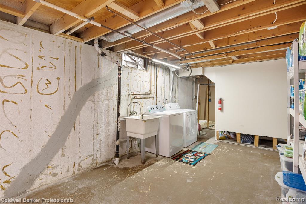 921 MACE Avenue, Madison Heights, MI 48071 — Photo 22