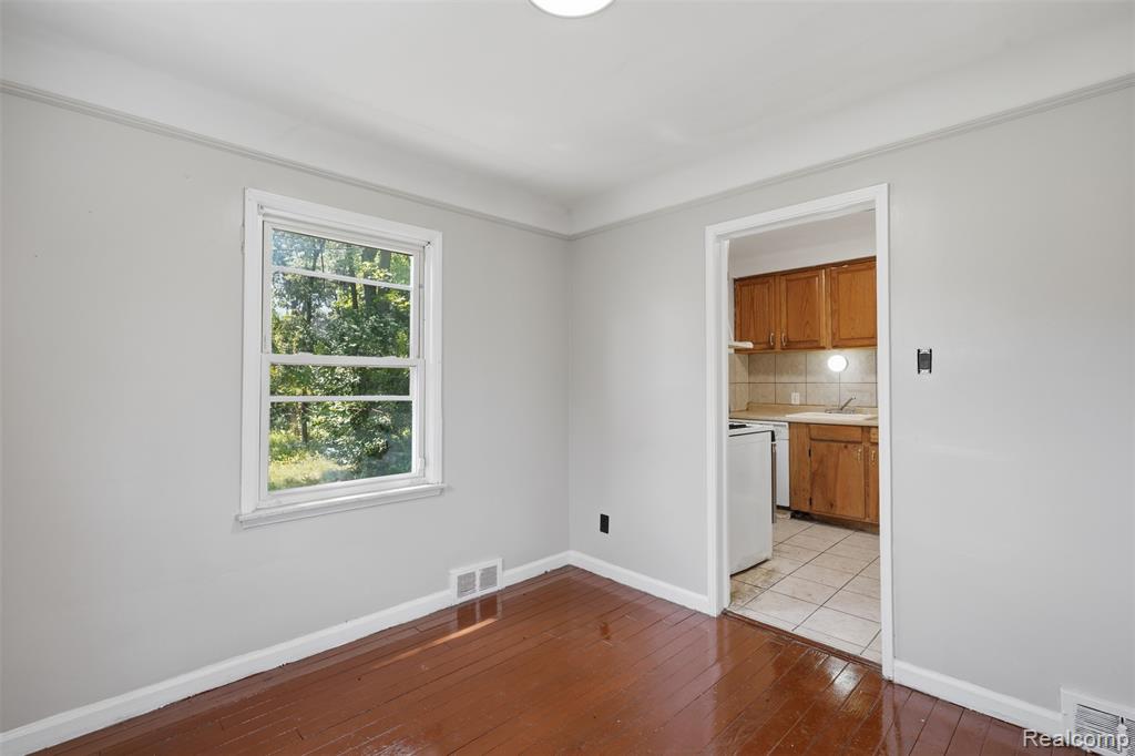 7335 Curtis Street, Detroit, MI 48221 — Photo 9