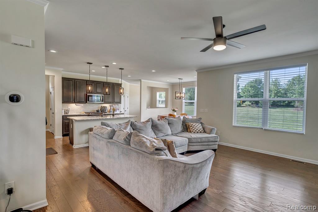 49746 SHORELINE Drive, Canton, MI 48187 — Photo 5