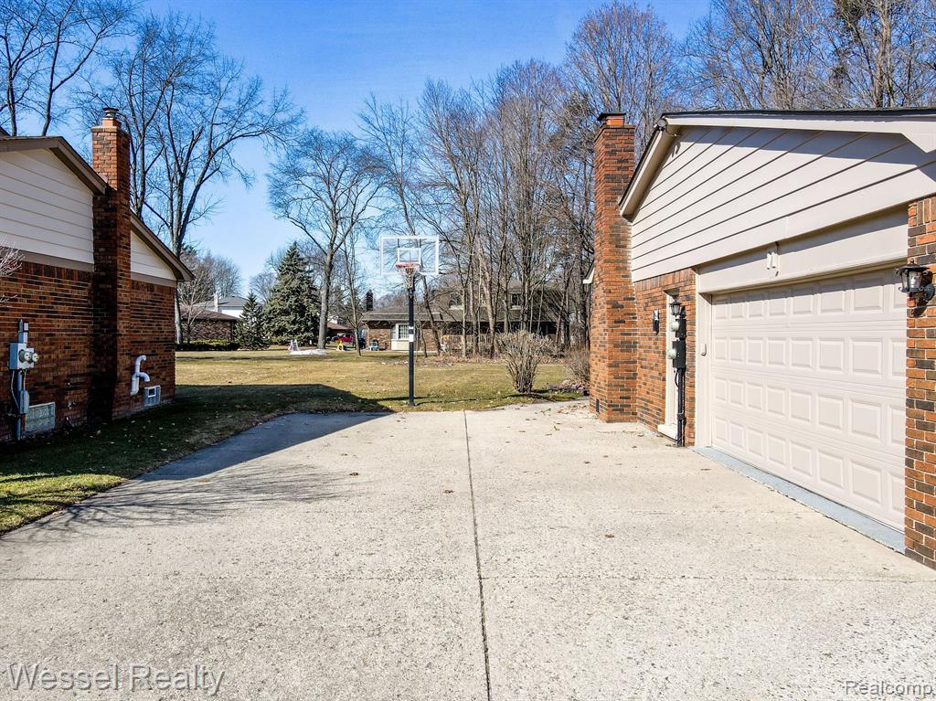 47829 BEN FRANKLIN Drive, Shelby Twp, MI 48315 — Photo 41