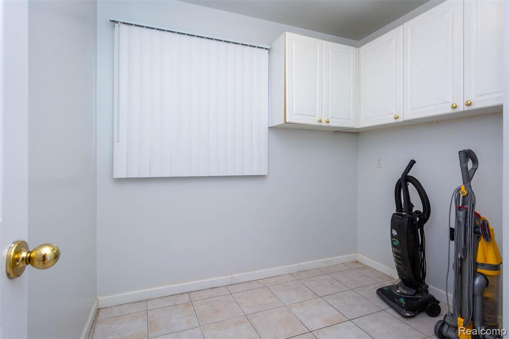 40945 Justin Drive, Sterling Heights, MI 48310 — Photo 36