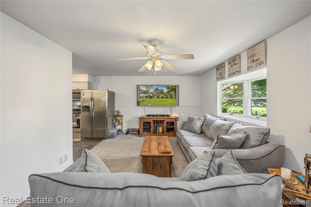 7241 Richardson Road, West Bloomfield, MI 48323 — Photo 3