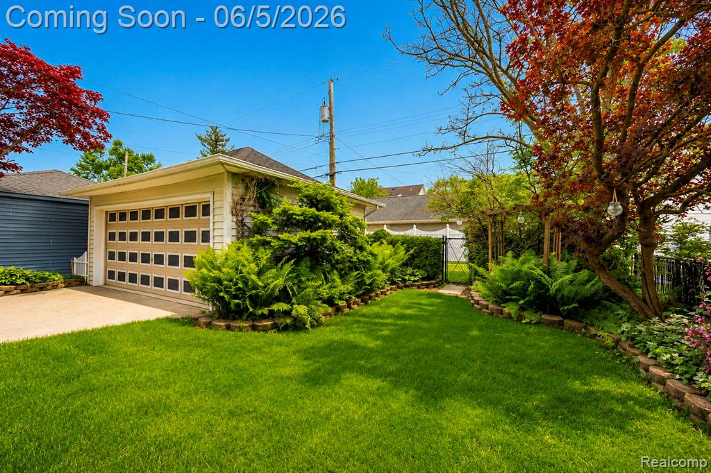 447 Maple Street, Wyandotte, MI 48192 — Photo 9
