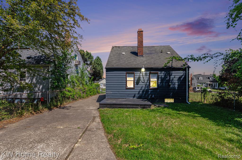 8051 Ashton Avenue, Detroit, MI 48228 — Photo 19
