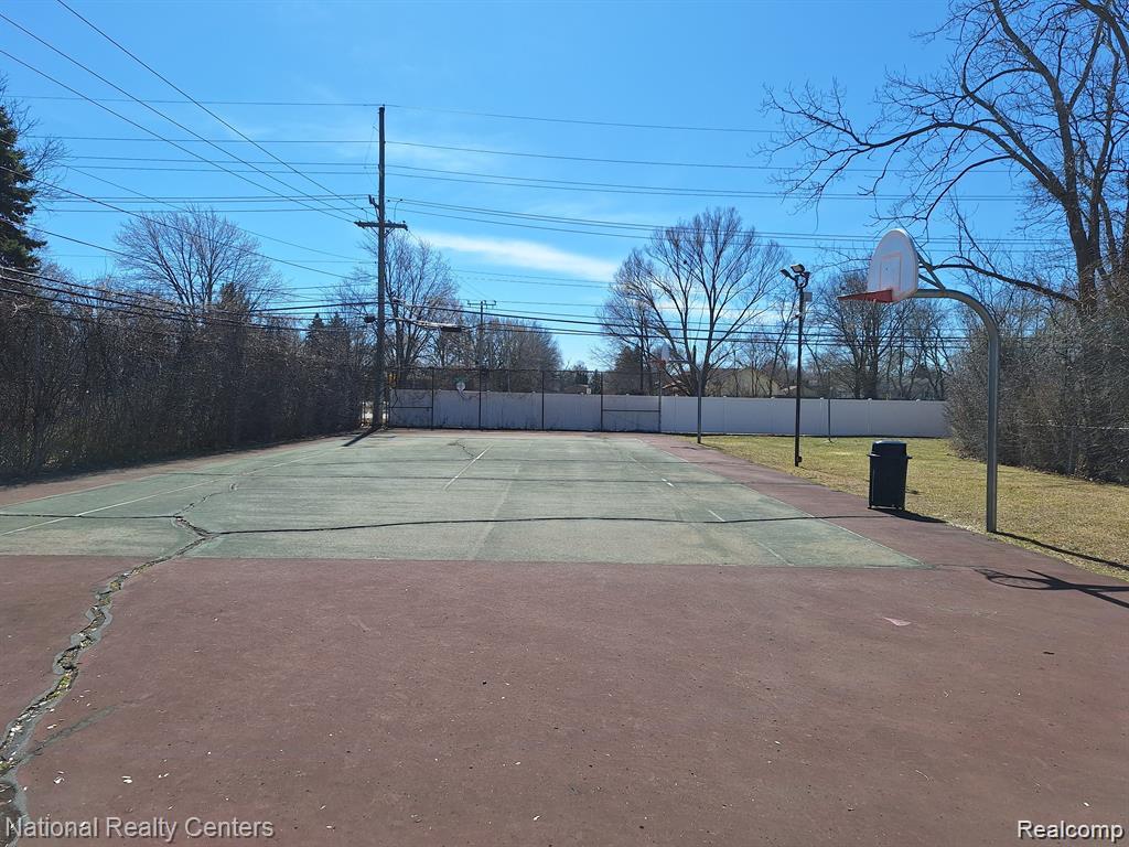 24825 Olde Orchard Street, Novi, MI — Photo 37