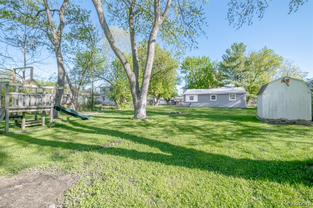 4472 MARLBOROUGH Drive, Flint, MI 48506 — Photo 15