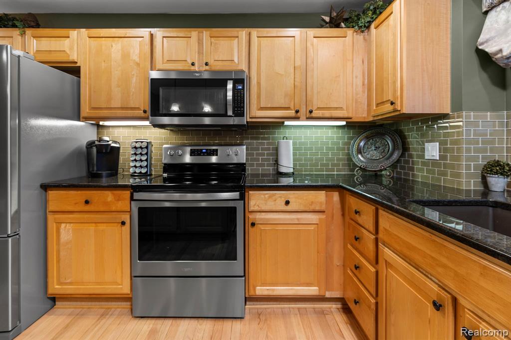 393 Pleasant Ridge Drive, Canton, MI 48188 — Photo 19