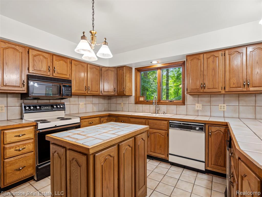 8065 Nathan Oscar Drive, White Lake, MI — Photo 25