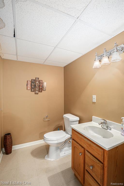 7476 Colchester Lane, West Bloomfield, MI — Photo 18