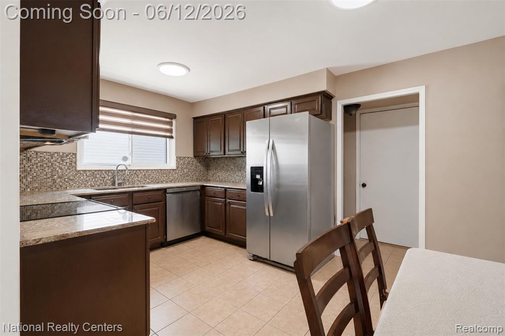 45375 Ronnen Drive, Macomb, MI 48044 — Photo 9