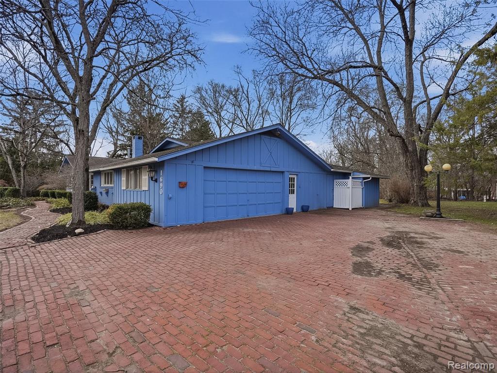 1690 Ledbury Drive, Bloomfield Hills, MI 48304 — Photo 46