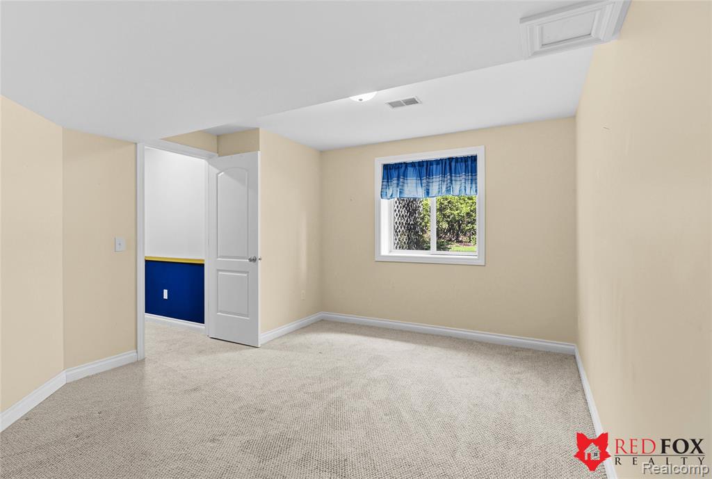 1199 Creek View Court, Burton, MI 48509 — Photo 32