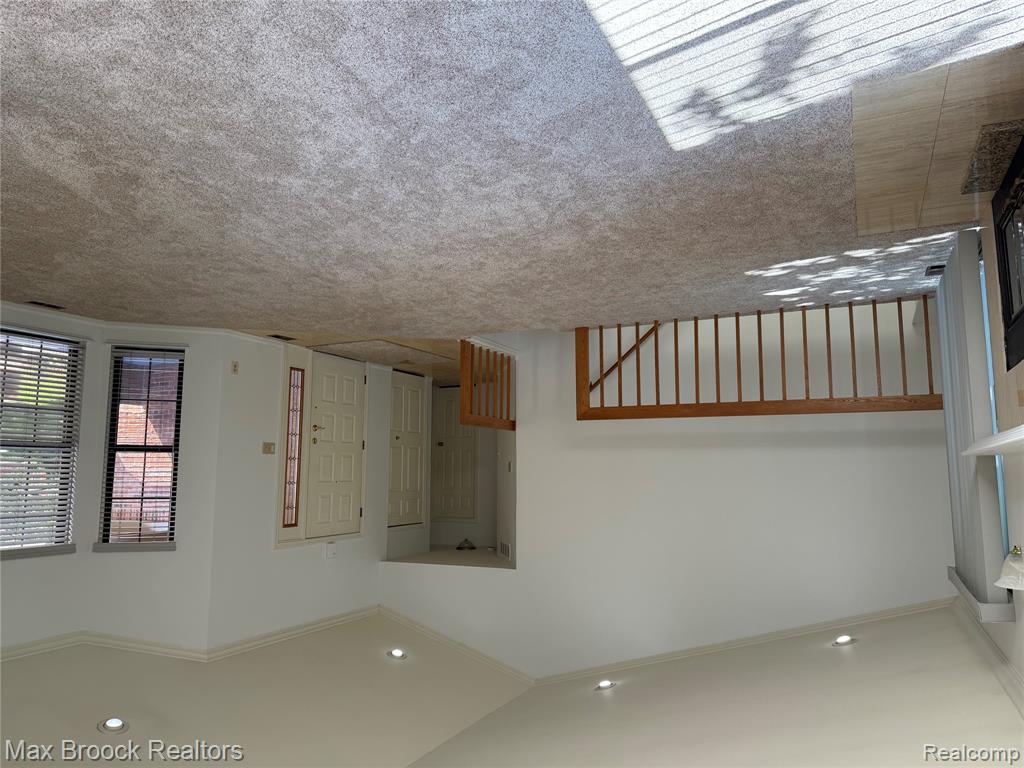 7352 MEADOWRIDGE Circle, West Bloomfield, MI — Photo 11