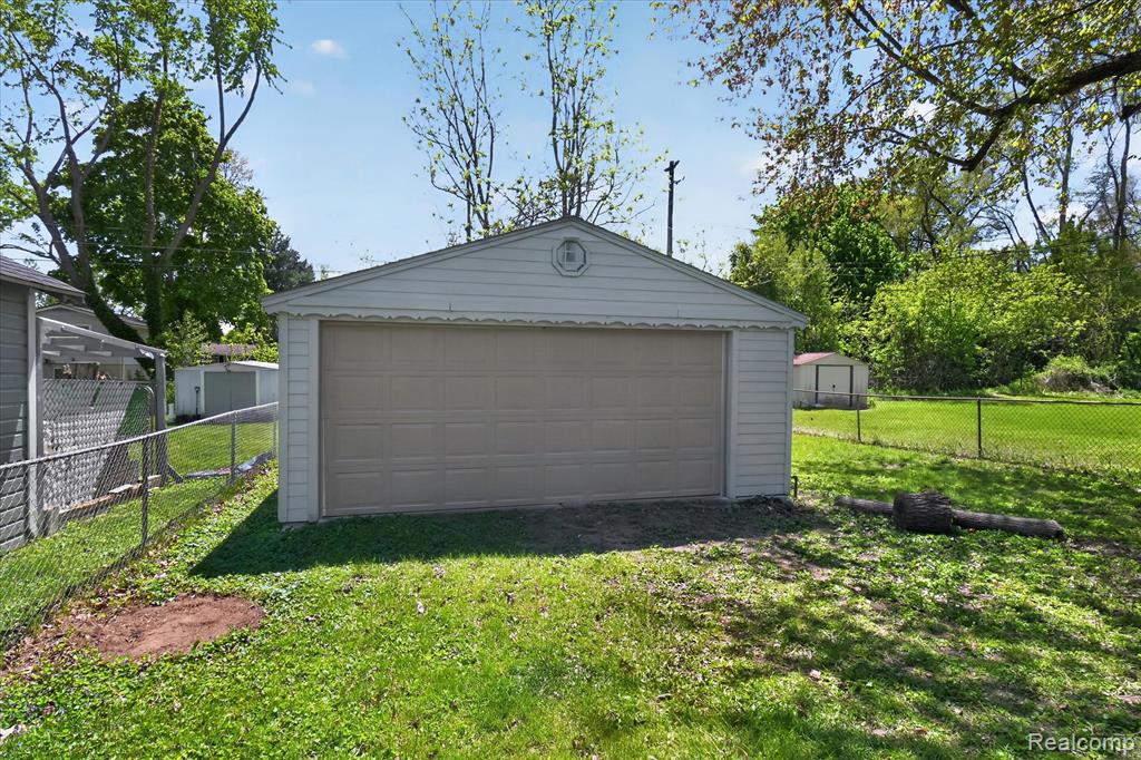 677 Lucille Drive, Wolverine Lake, MI 48390 — Photo 40