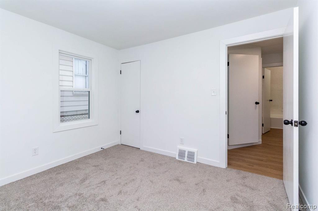 23824 Tuscany Avenue, Eastpointe, MI 48021 — Photo 11