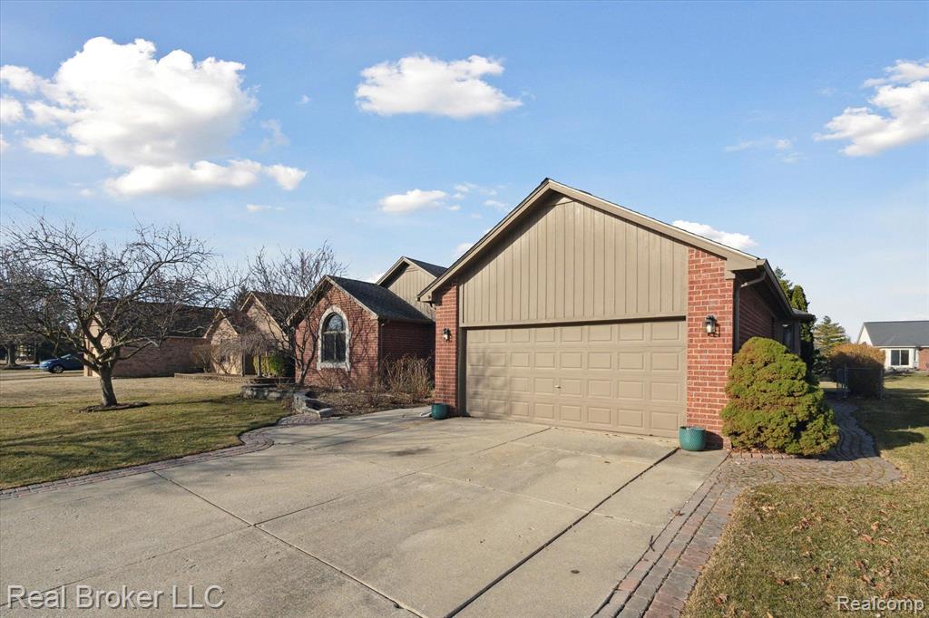 47095 STONY BROOK Drive, Macomb, MI 48044 — Photo 3