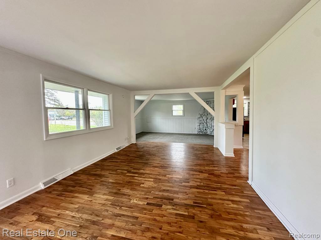 7025 Coldwater Road, Flushing, MI 48433 — Photo 5