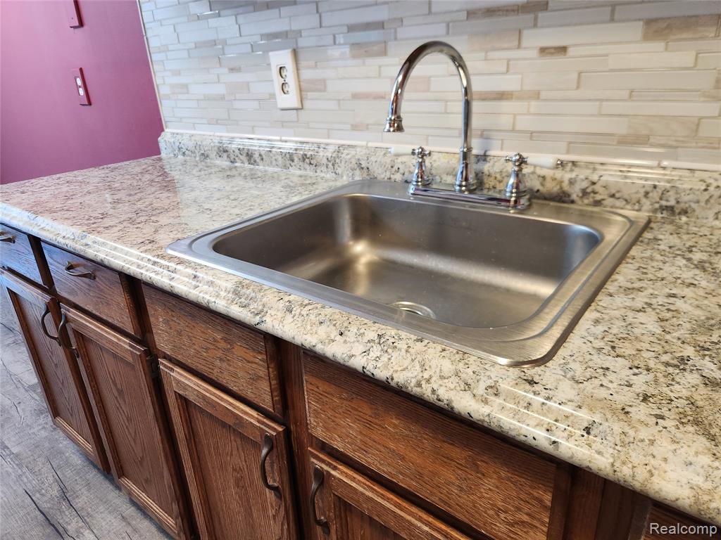 8665 Sterling, Center Line, MI 48015 — Photo 9