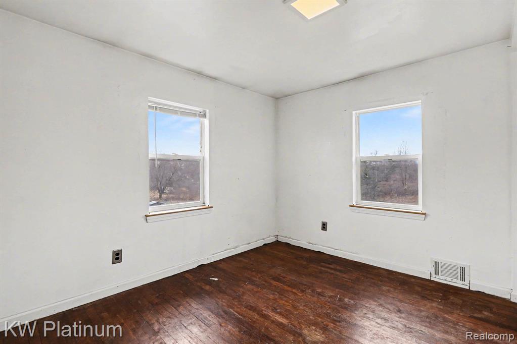 5160 Laur Road, North Branch, MI 48461 — Photo 11