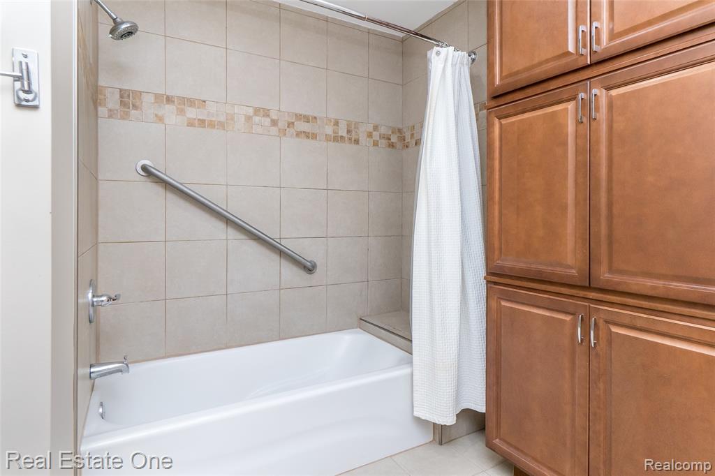 4575 Fairway Court, Waterford, MI 48328 — Photo 59