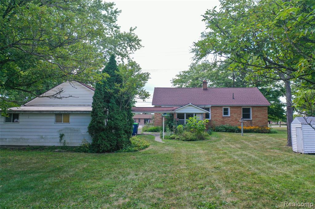 430 N Center Road, Saginaw, MI 48638 — Photo 26