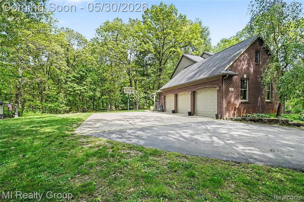 2215 High Meadows Drive, Ortonville, MI 48462 — Photo 5