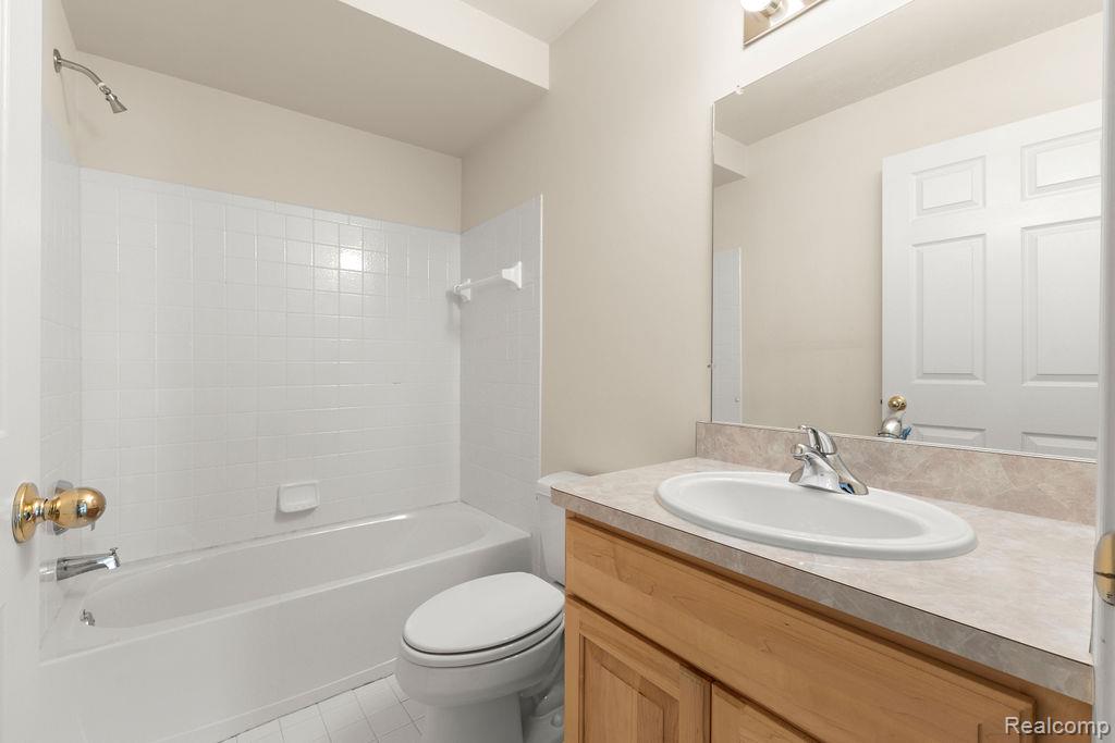 43120 Creek Court, 81, Clinton Twp, MI 48038 — Photo 30