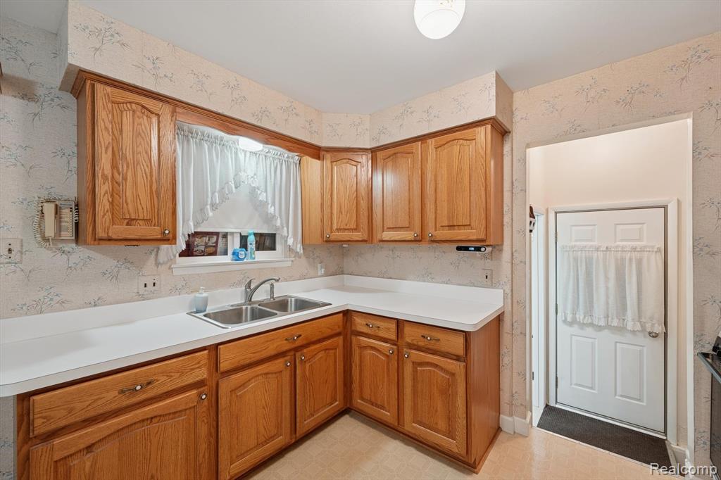 14240 Stratford Street, Riverview, MI 48193 — Photo 12
