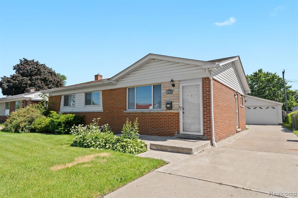 10563 N OAK Drive, Ferndale, MI 48220 — Photo 2