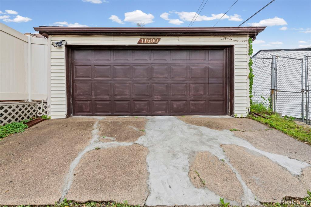 17500 Pennington Drive, Detroit, MI 48221 — Photo 27