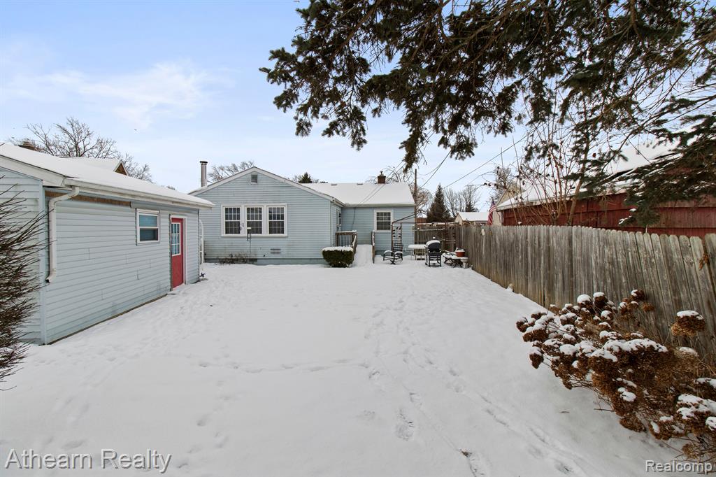 822 SOUTHWOOD Drive, Fenton, MI 48430 — Photo 4
