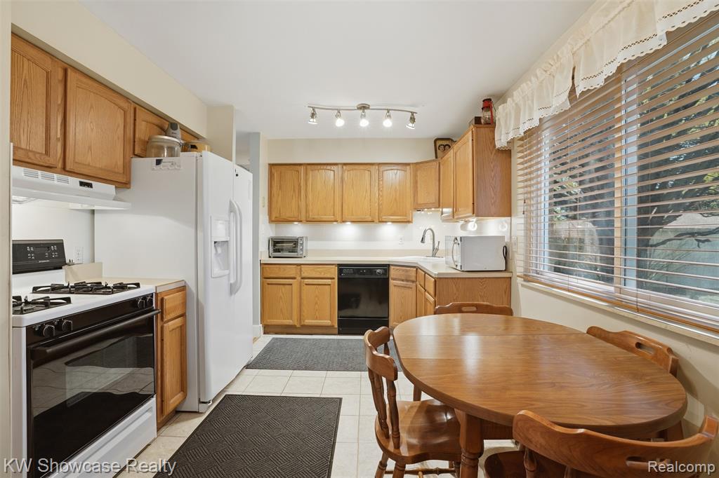 31167 Maplewood Street, Garden City, MI — Photo 9