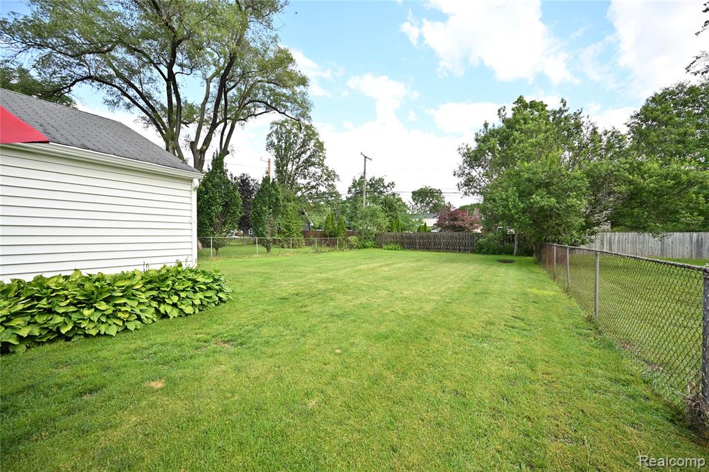 618 W Houstonia Avenue, Royal Oak, MI 48073 — Photo 33