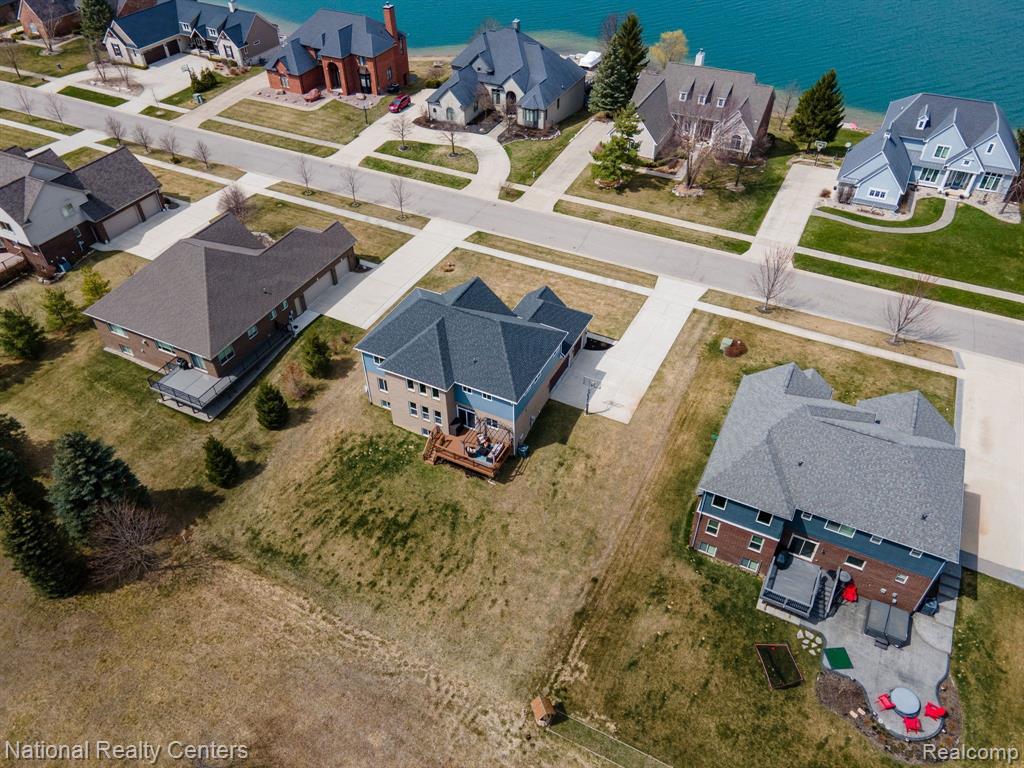 527 SOUTHSHORE Drive, Oxford, MI 48371 — Photo 53