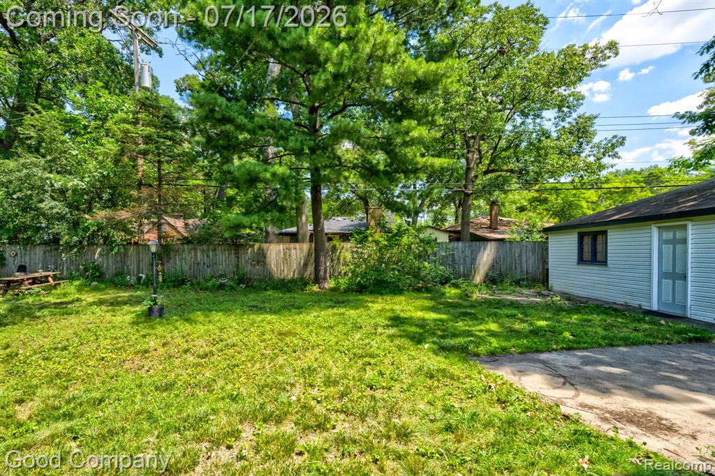 24310 Manistee Street, Oak Park, MI 48237 — Photo 48