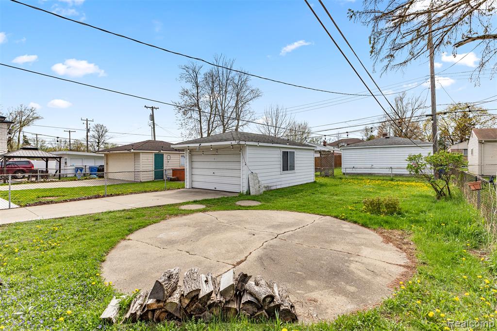 6151 Robindale Avenue, Dearborn Heights, MI 48127 — Photo 30